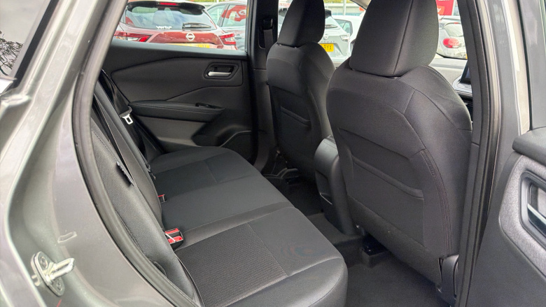 Nissan Qashqai 1.3 DiG-T MH Acenta Premium 5dr Petrol Hatchback